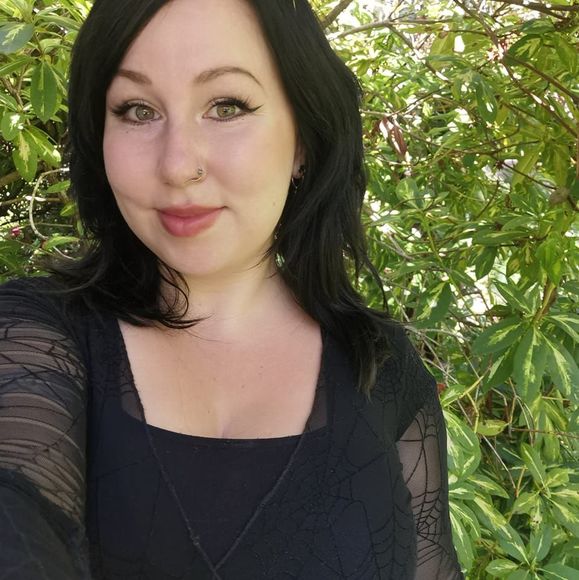 Meet your Posher, Genni - Picture 1 of 1